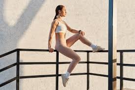 意甲-莱奥双响 AC米兰2-1逆转佛罗伦萨登顶积分榜